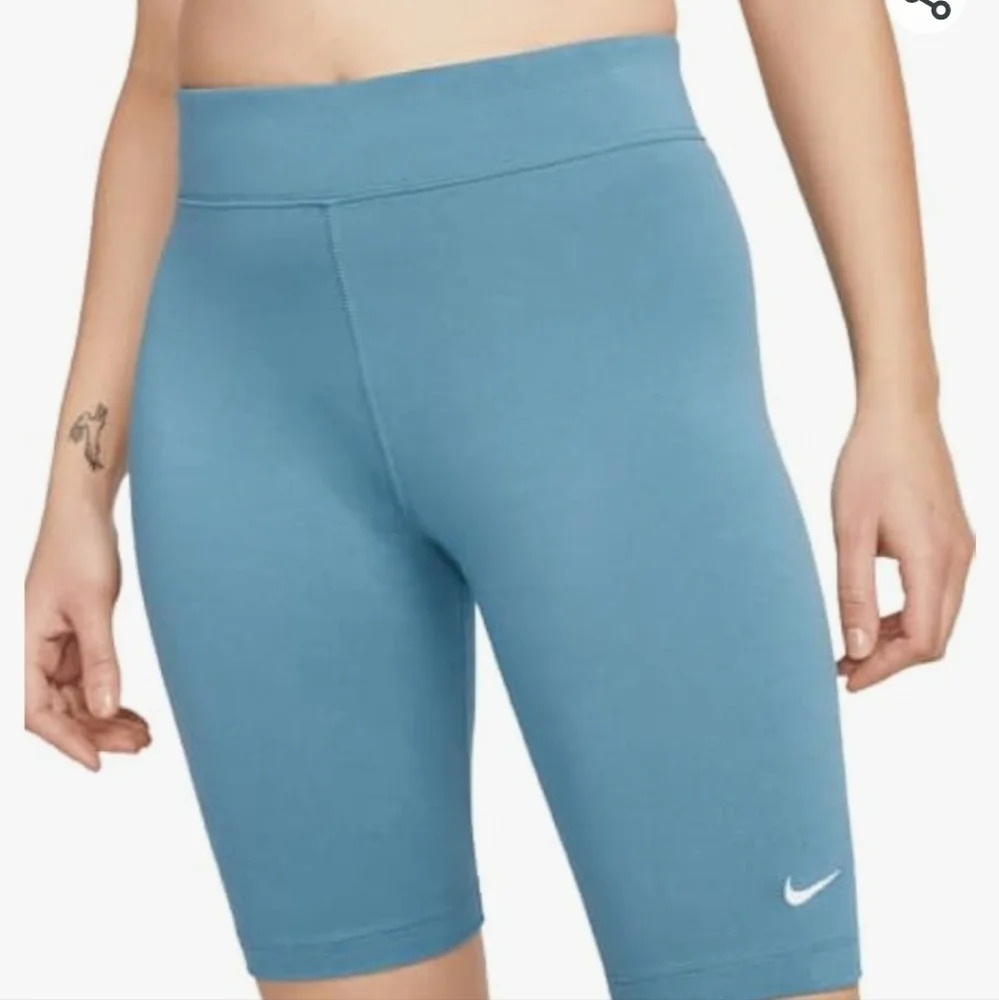 NIKE Women's Lime Green Training Tight Fit Mid Rise Bike Shorts Size Small